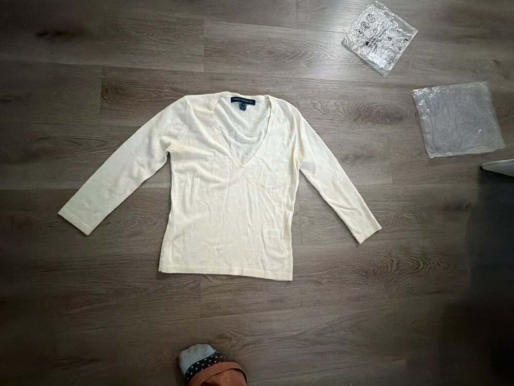 French Connection Women's Cream V-Neck Long Sleeve Knit Sweater Size S